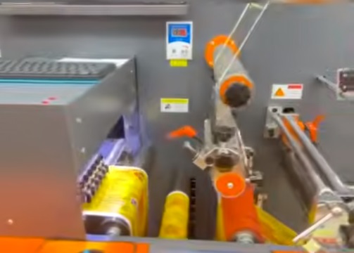 Xinsen Packaging fonctionne à pleine capacité pour répondre aux commandes d'étiquettes adhésives personnalisées