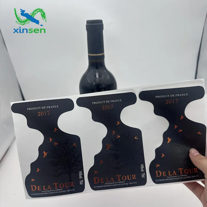 Étiquettes de bouteilles de vin en papier